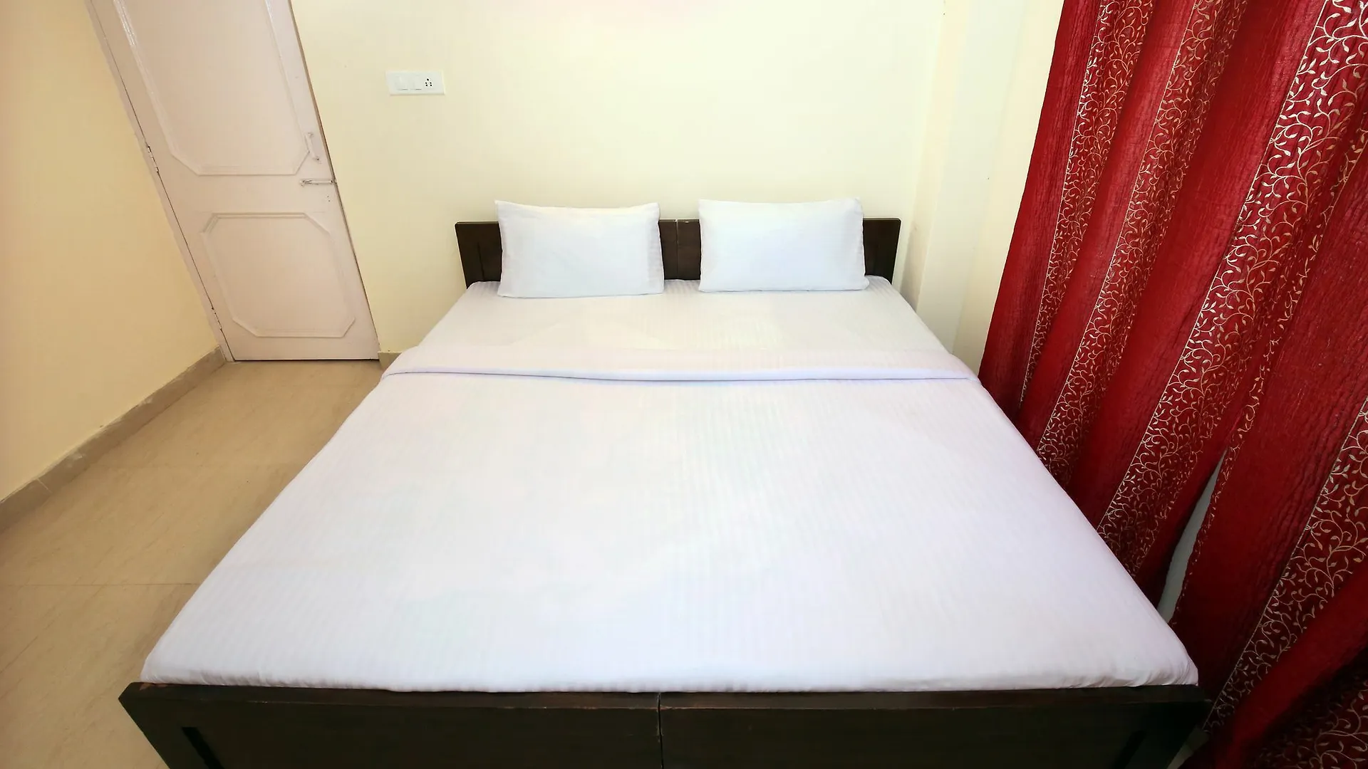 *** Guest house Serene 2Bhk Abode In Isbt Tutikandi, Shimla India